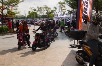 20150803049