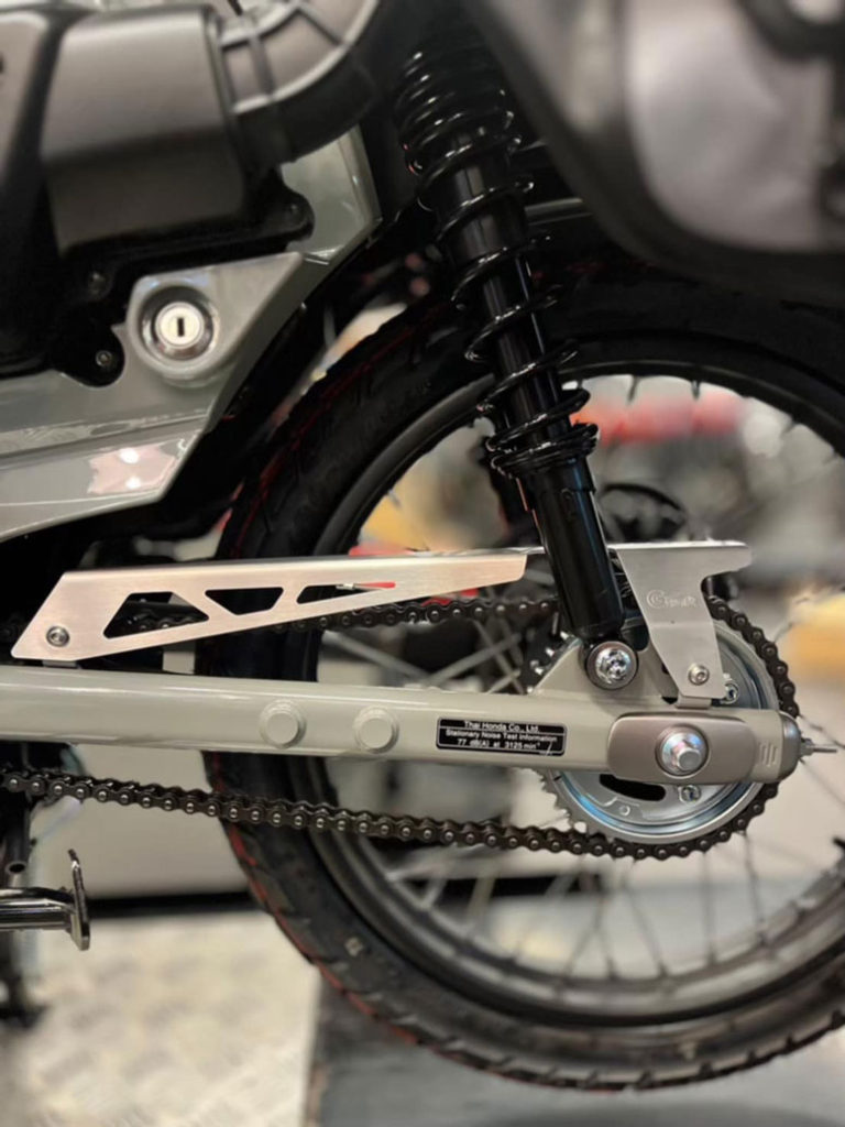チェーンカバー CT125